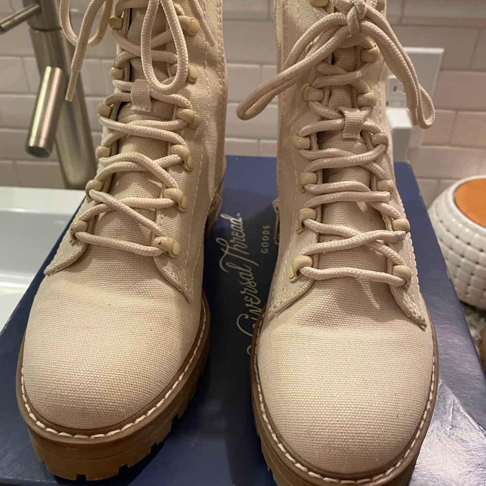 Tan/cream combat boots. Canvas. Size 8us /39.